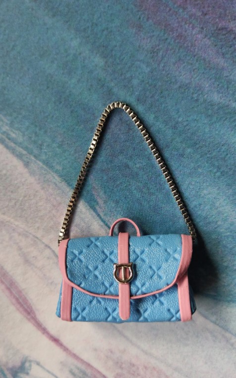 Pink and light blue miniature luxury bag for 1/6 dolls – fits Barbie, Blythe, Licca, Azone, Momoko, Obitsu - Imagen 2