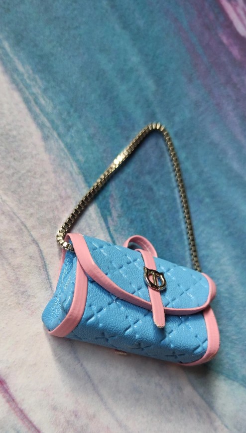 Pink and light blue miniature luxury bag for 1/6 dolls – fits Barbie, Blythe, Licca, Azone, Momoko, Obitsu - Imagen 3
